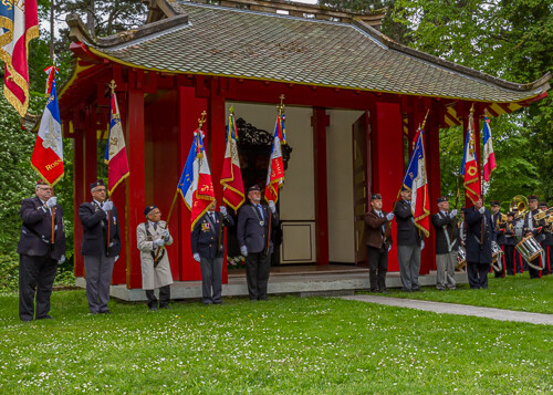 Illustration pagode drapeaux