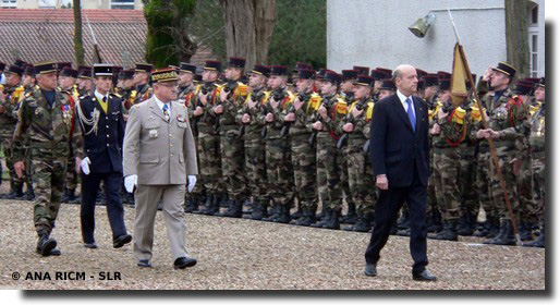 Obsèques du cch Hervé Guinaud : le ministre de la Défense et le CEMAT passent les troupes en revue