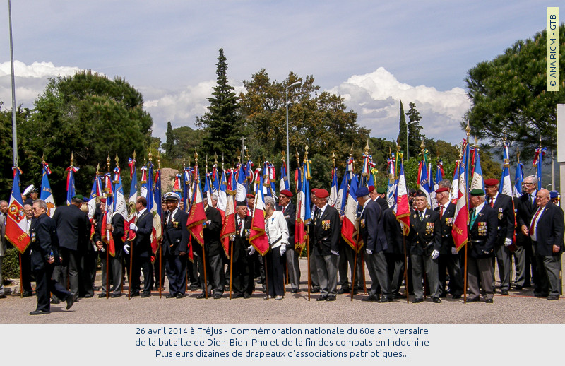 A Fréjus : les drapeaux des associations patriotiques