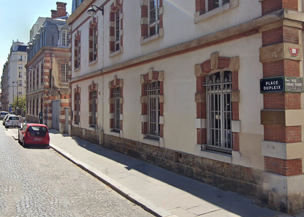 Ancienne caserne Dupleix à Paris, ancien siège social de l'ANA RICM, la façade