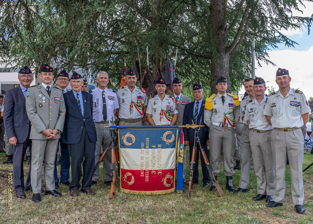 Jeudi 4 juillet
              2024. Passation de commandement du RICM. Les chefs de corps et le
              drapeau.